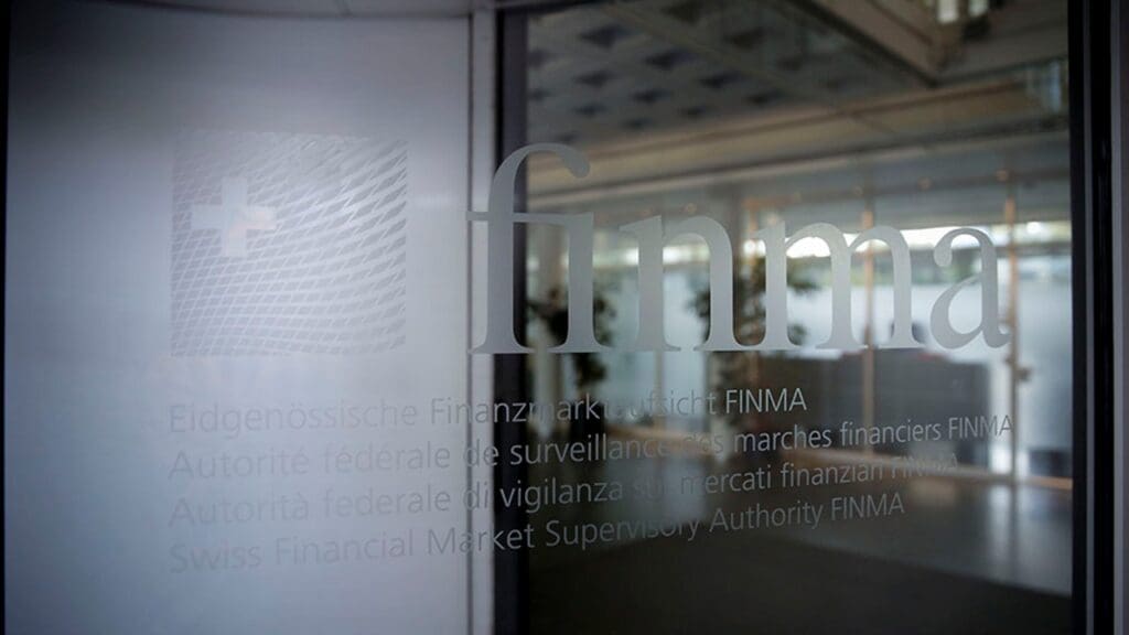 La FINMA sur l&rsquo;intelligence artificielle : usage généralisé, gouvernance limitée